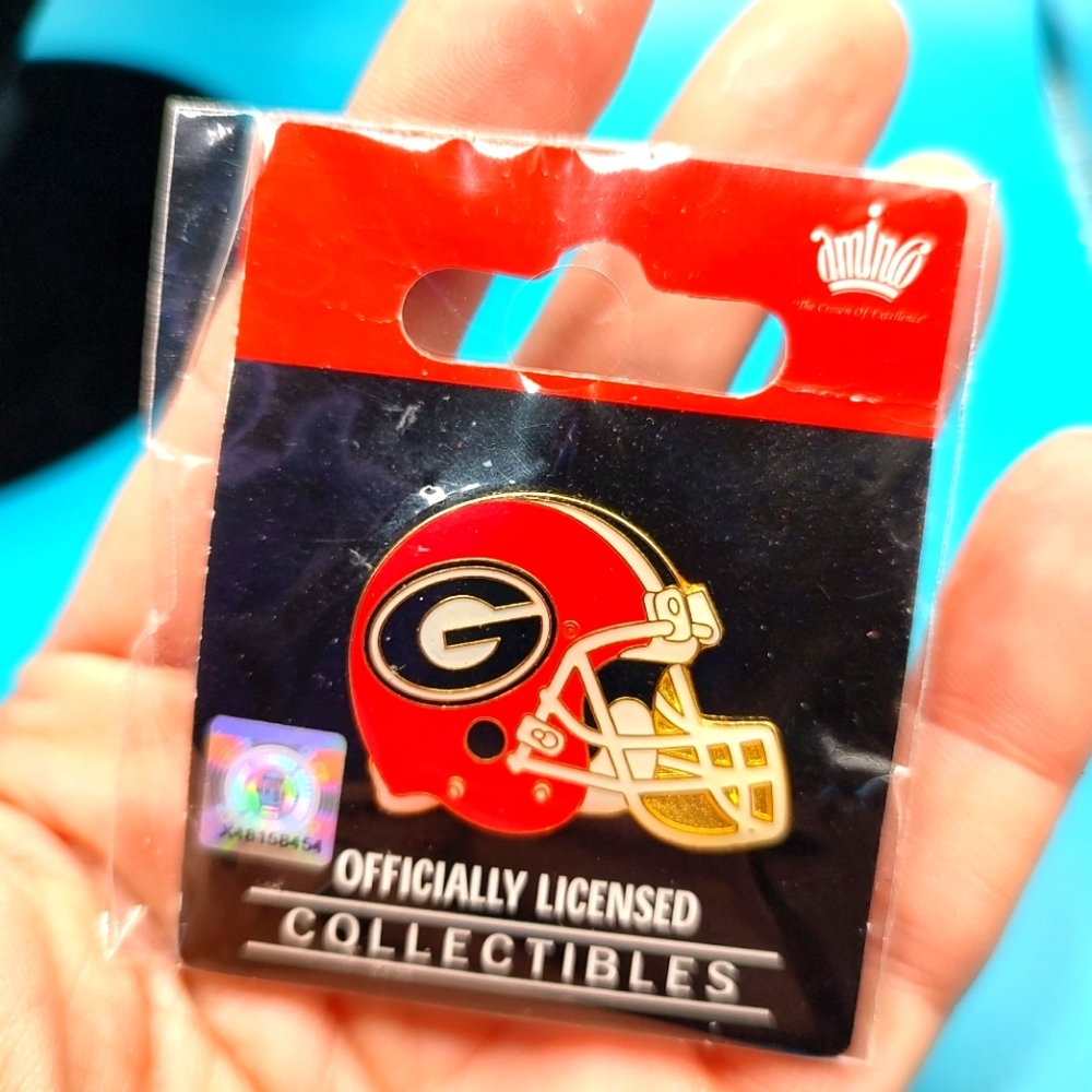 Georgia Bulldogs College Football Helmet Pin!